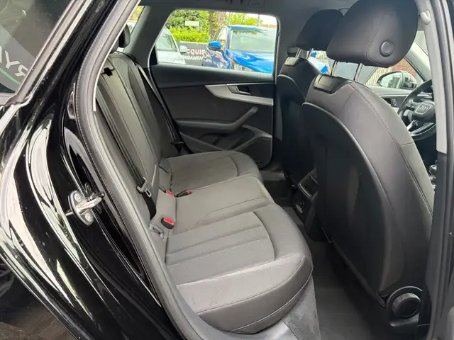 Audi A4 view 10