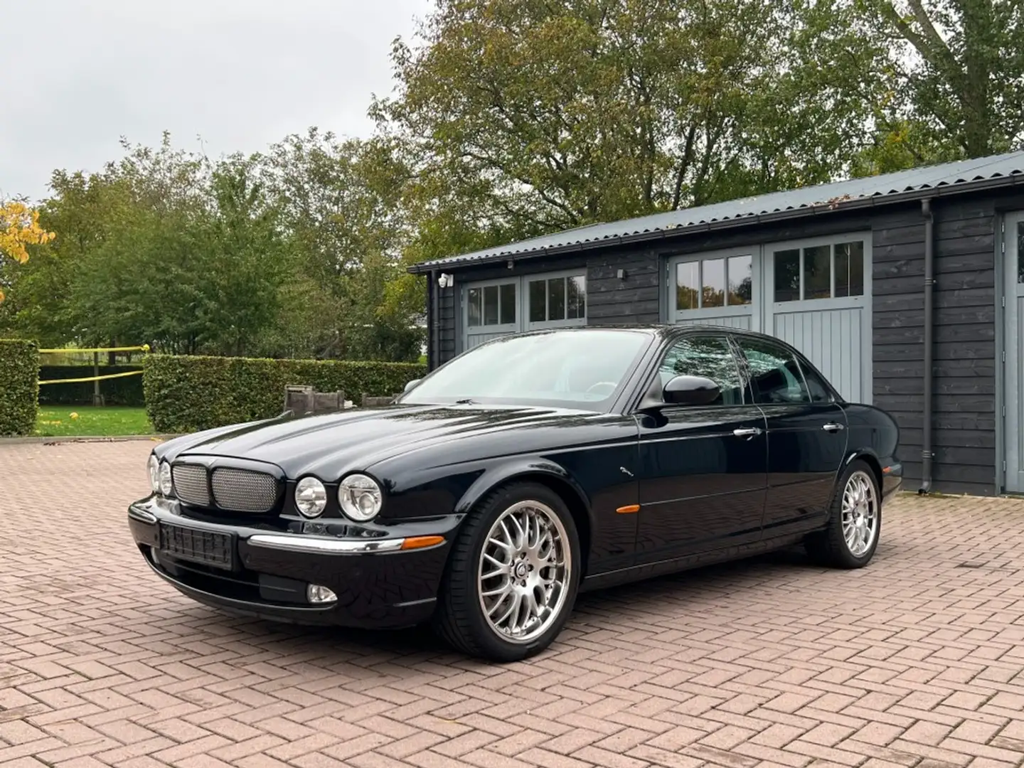 Jaguar XJR 4.2L Supercharged Schwarz - 1