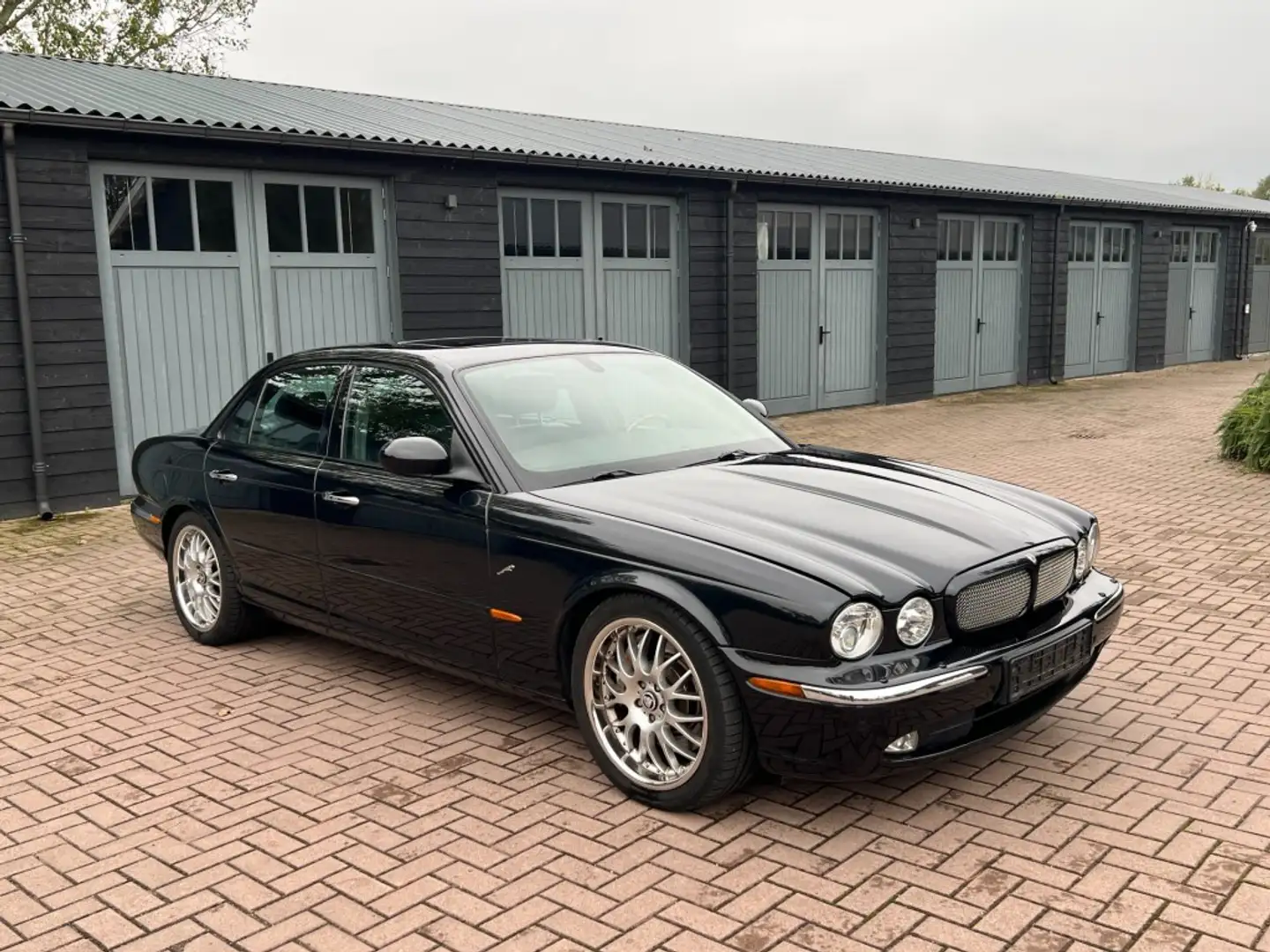 Jaguar XJR 4.2L Supercharged Schwarz - 2
