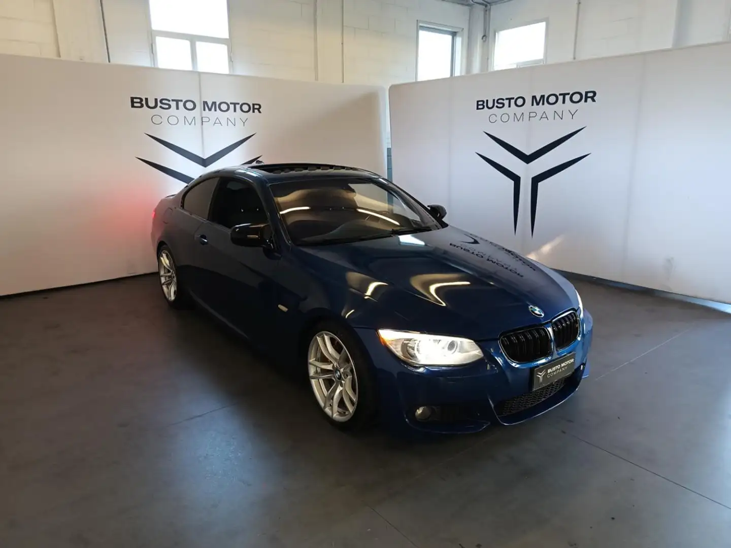 BMW 335 i xDrive cat Coupé Msport Blau - 1