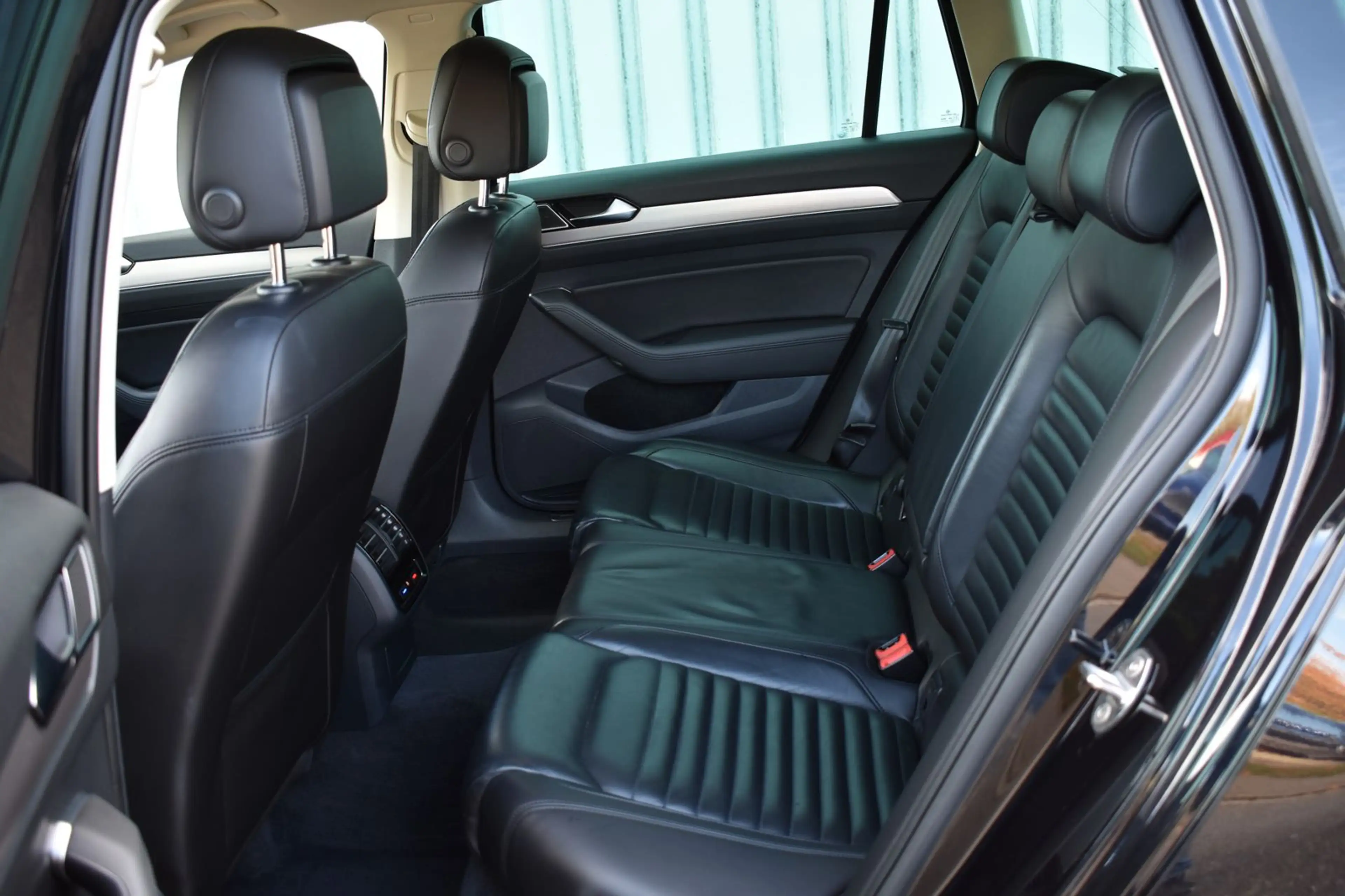 Volkswagen Passat Variant 2.0TDI*Highline*4Motion*Leder*LED — photo 13
