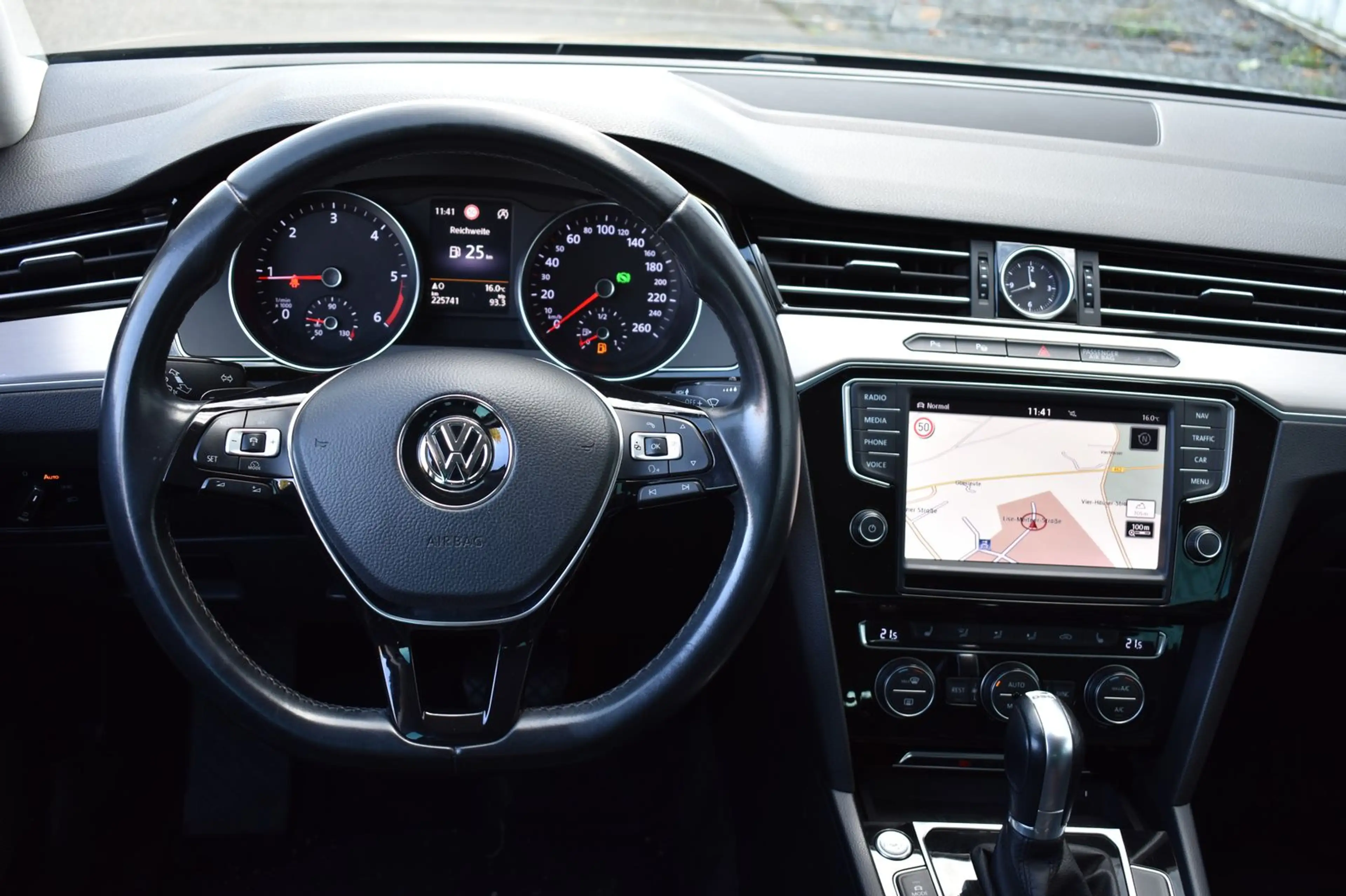 Volkswagen Passat Variant 2.0TDI*Highline*4Motion*Leder*LED — photo 15