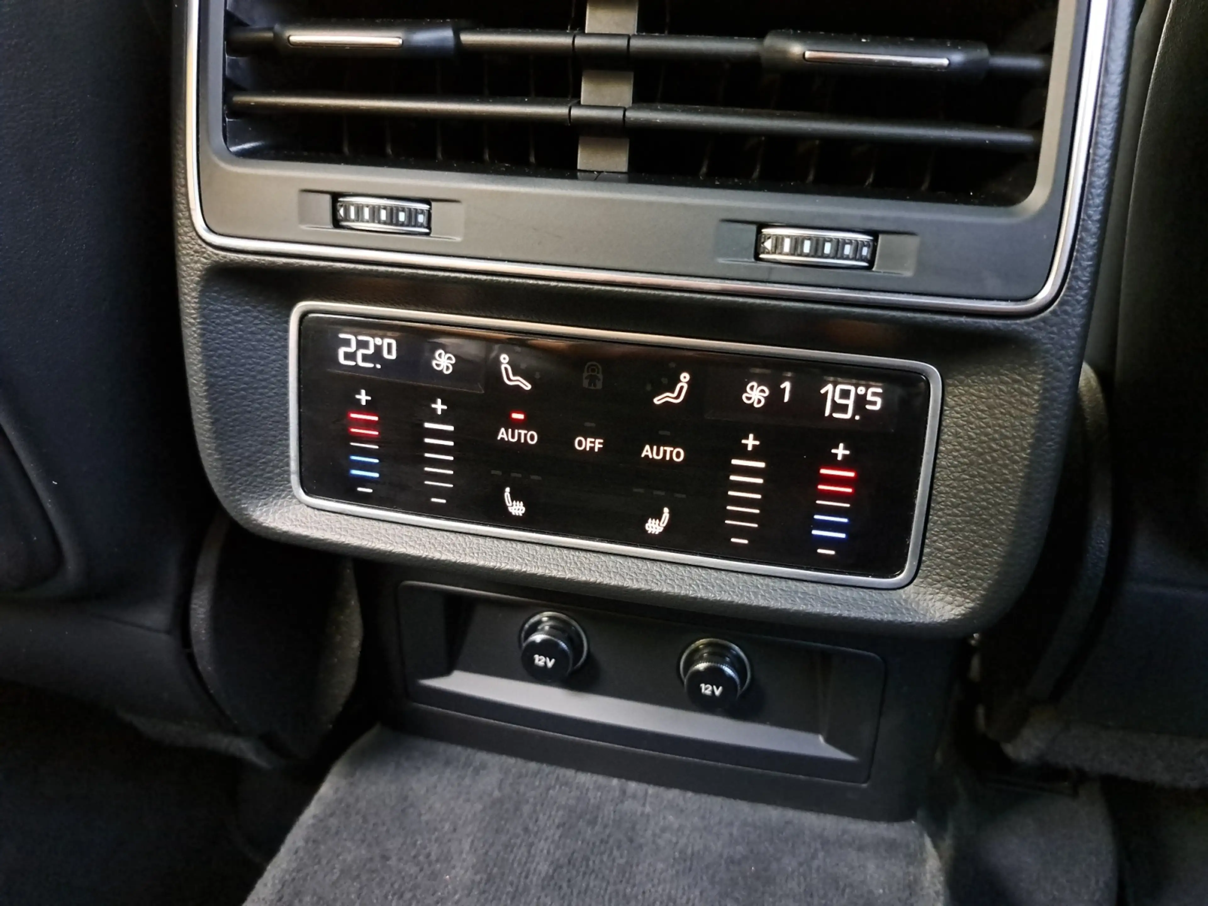 Audi SQ7 4.0 TFSI quattro tiptr. AHK MATRIX 21" KAM 4xSHZ — photo 13