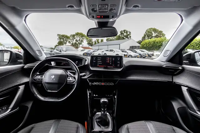 Peugeot 2008 view 6