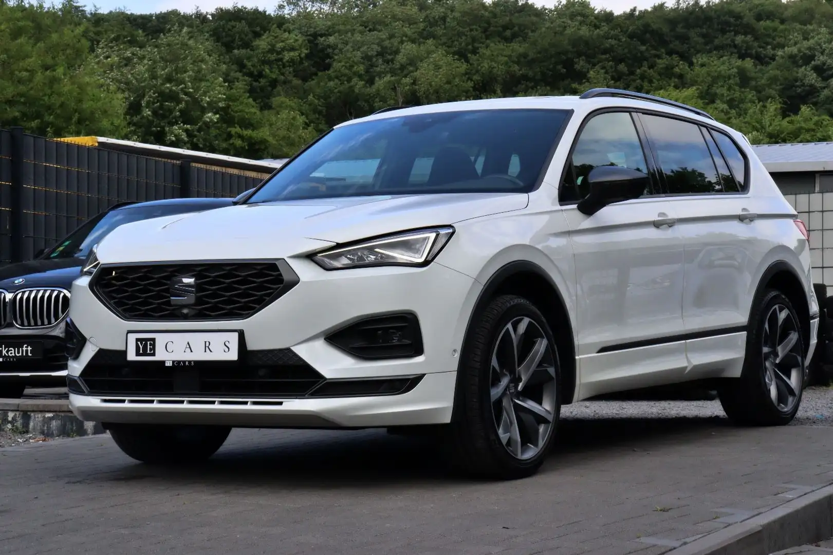 SEAT Tarraco FR 4Drive PANO*360°*AHK*CAR-PLAY*BEATS* Weiß - 2