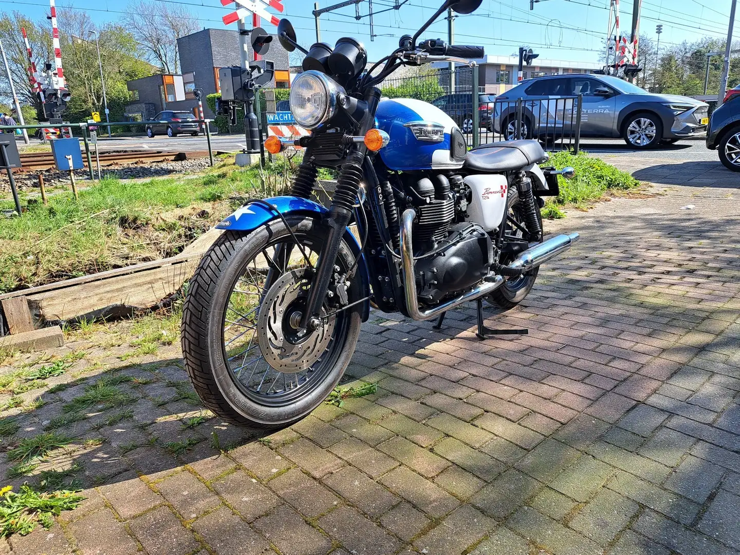 Triumph Bonneville T214 White - 2