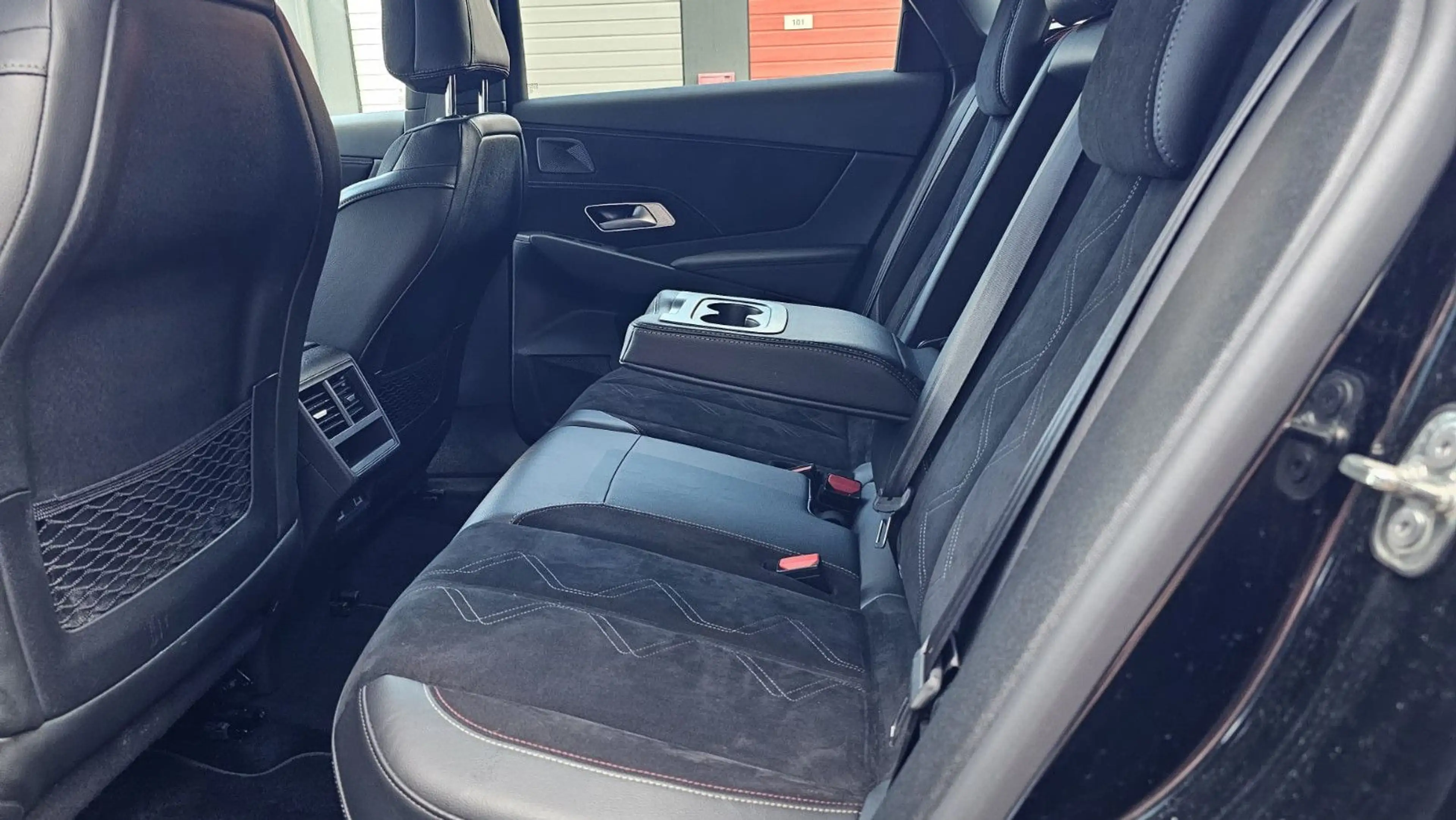 DS Automobiles DS 7 Crossback — photo 14