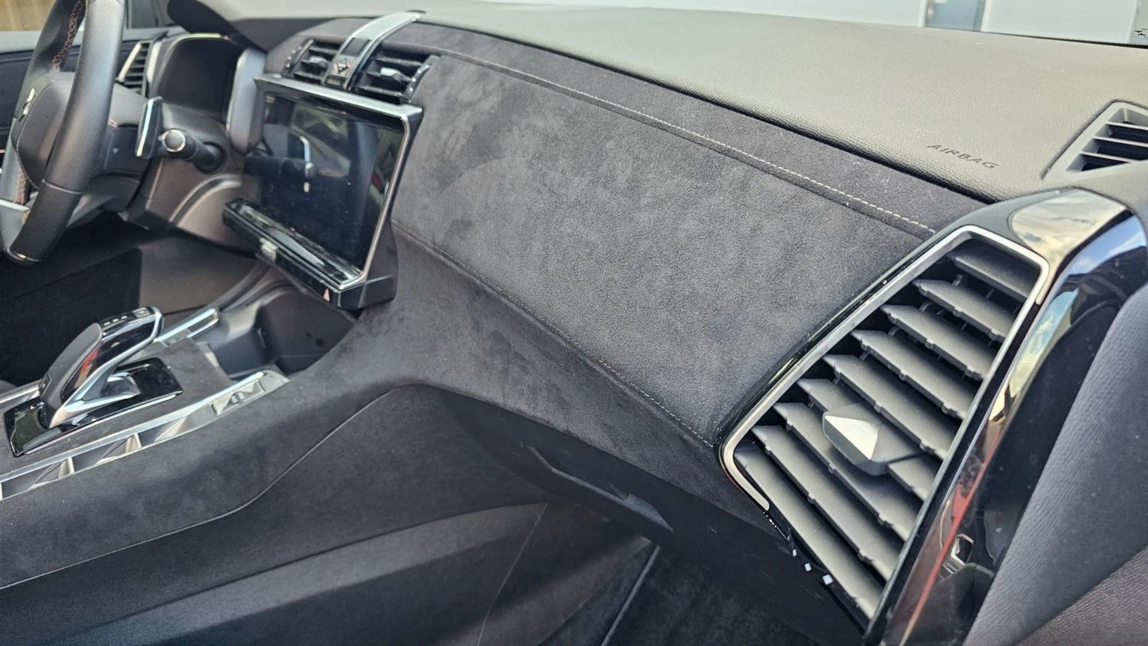 DS Automobiles DS 7 Crossback — photo 12