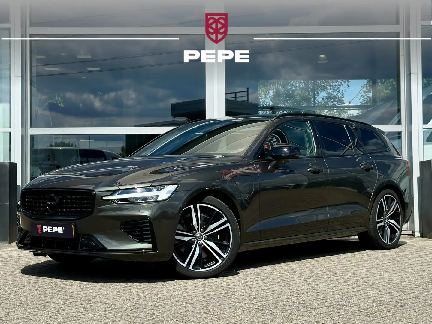 Volvo V60 2.0 T6 PHEV AWD Plus Dark|PANO|TREK|H&K|PILOT|CARP Gris - 1
