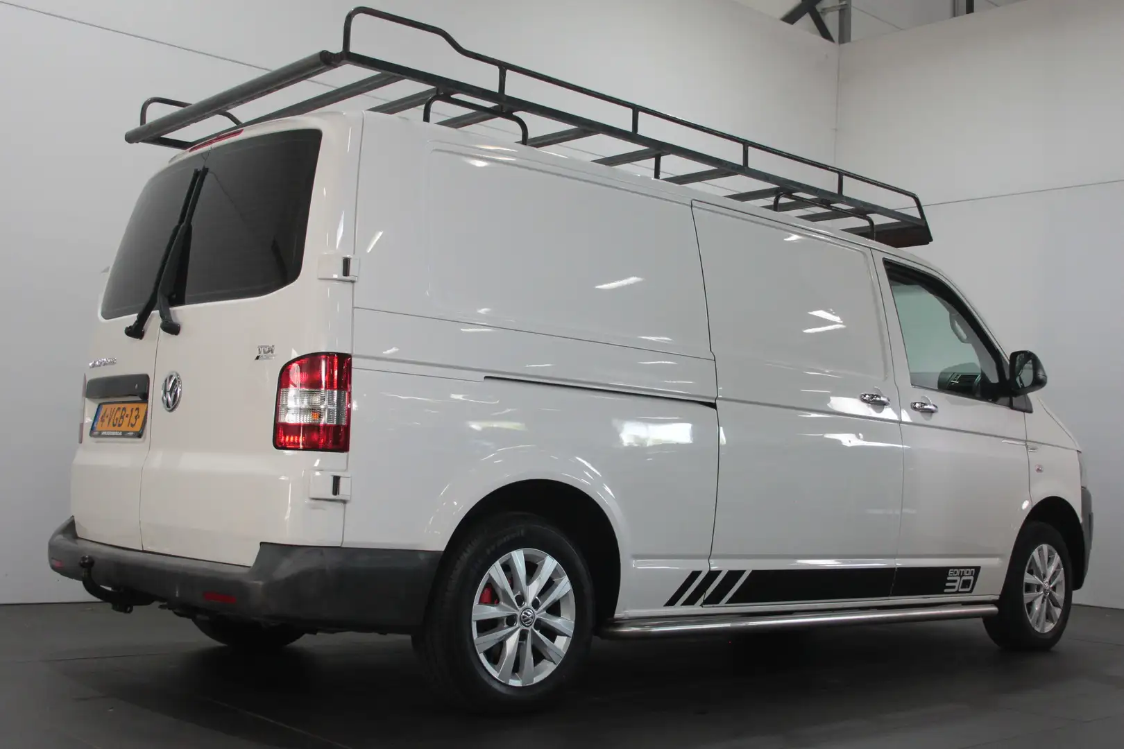 Volkswagen T5 Transporter 2.0 TDI L2H1 - Airco / Carplay / Trekhaak - 2