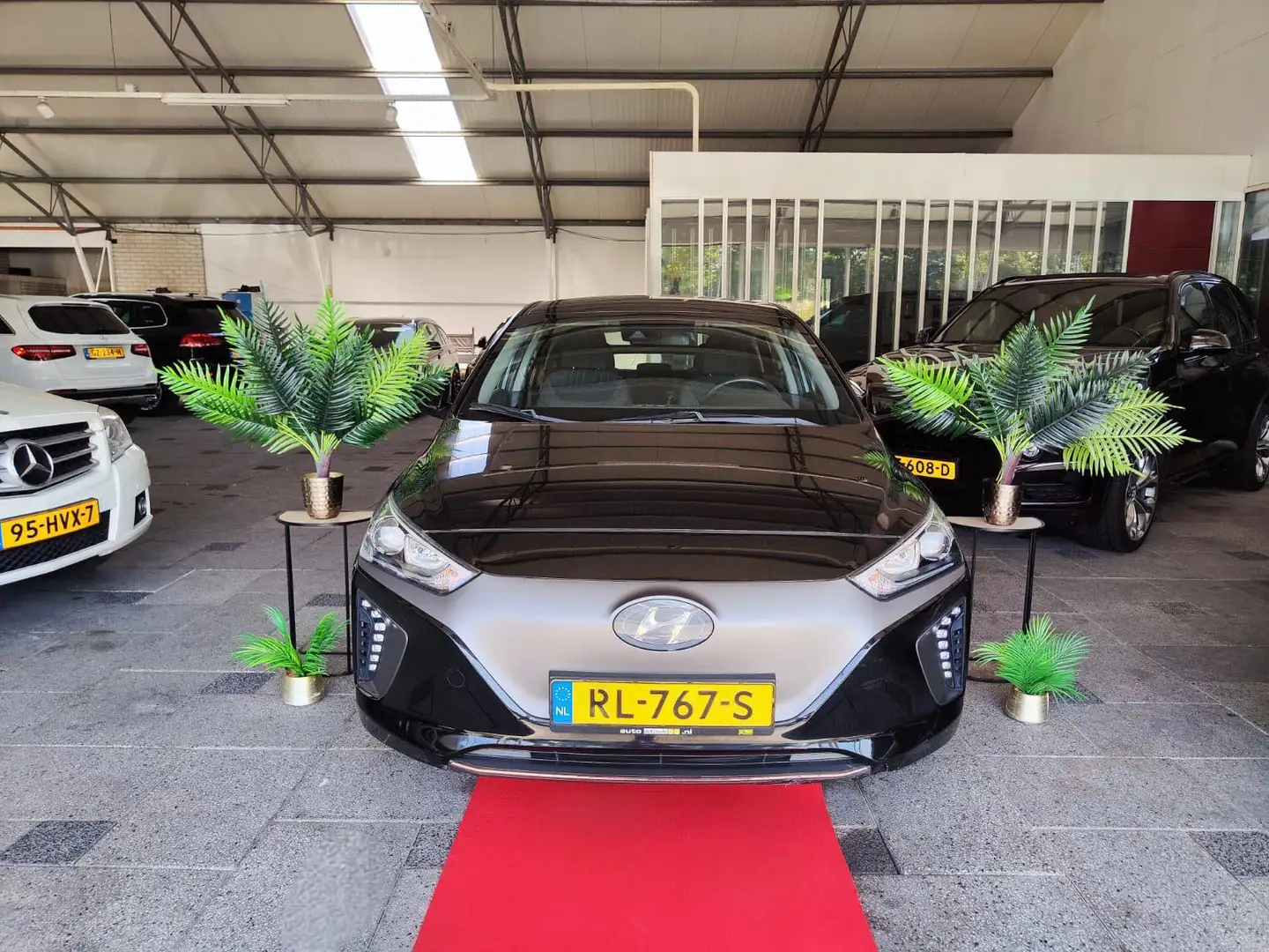 Hyundai IONIQ Comfort EV FULL NAP! 2018 Zwart - 1