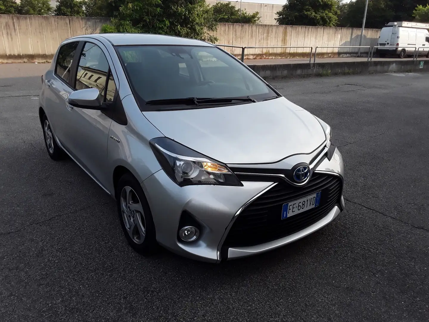 Toyota Yaris 5p 1.5h Active Grigio - 2