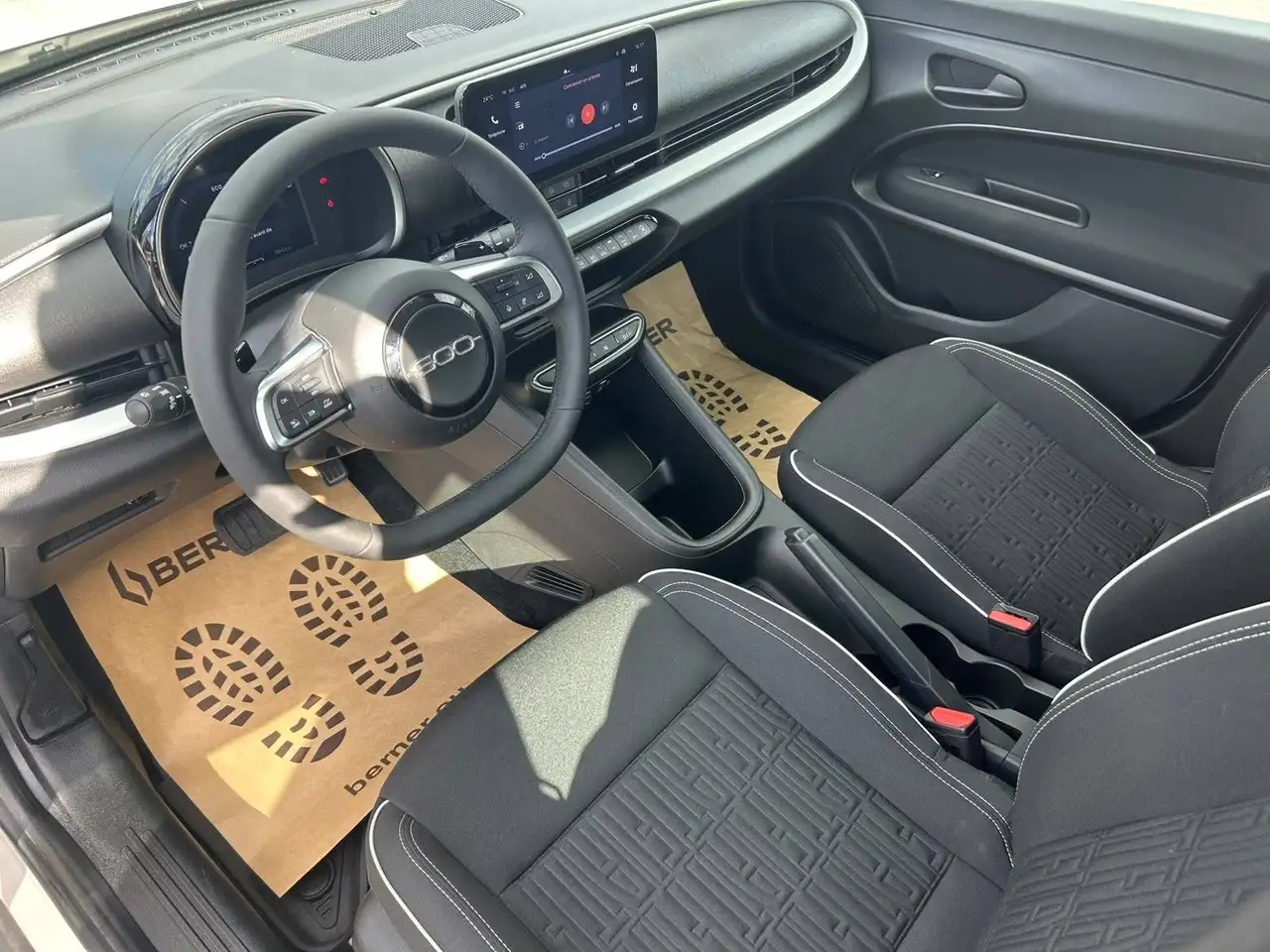 Fiat 600 1.2 Hybrid DCT / CAMERA / CARPLAY / COMME NEUVE, миниатюра 9