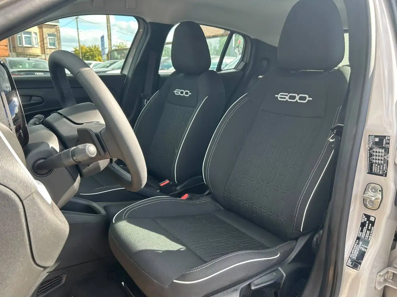 Fiat 600 1.2 Hybrid DCT / CAMERA / CARPLAY / COMME NEUVE, миниатюра 10