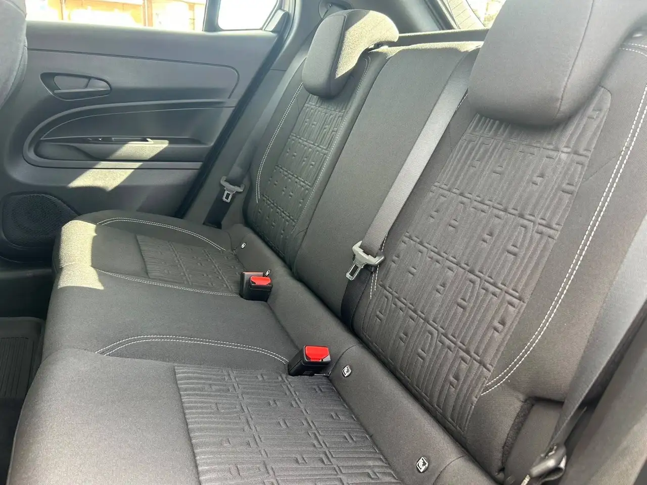Fiat 600 1.2 Hybrid DCT / CAMERA / CARPLAY / COMME NEUVE, миниатюра 24