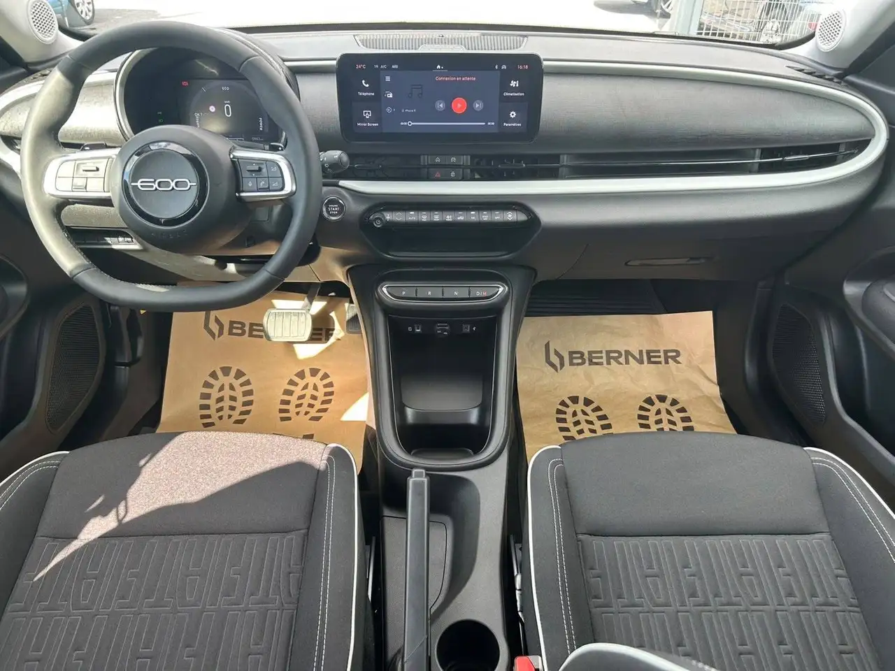 Fiat 600 1.2 Hybrid DCT / CAMERA / CARPLAY / COMME NEUVE, миниатюра 11