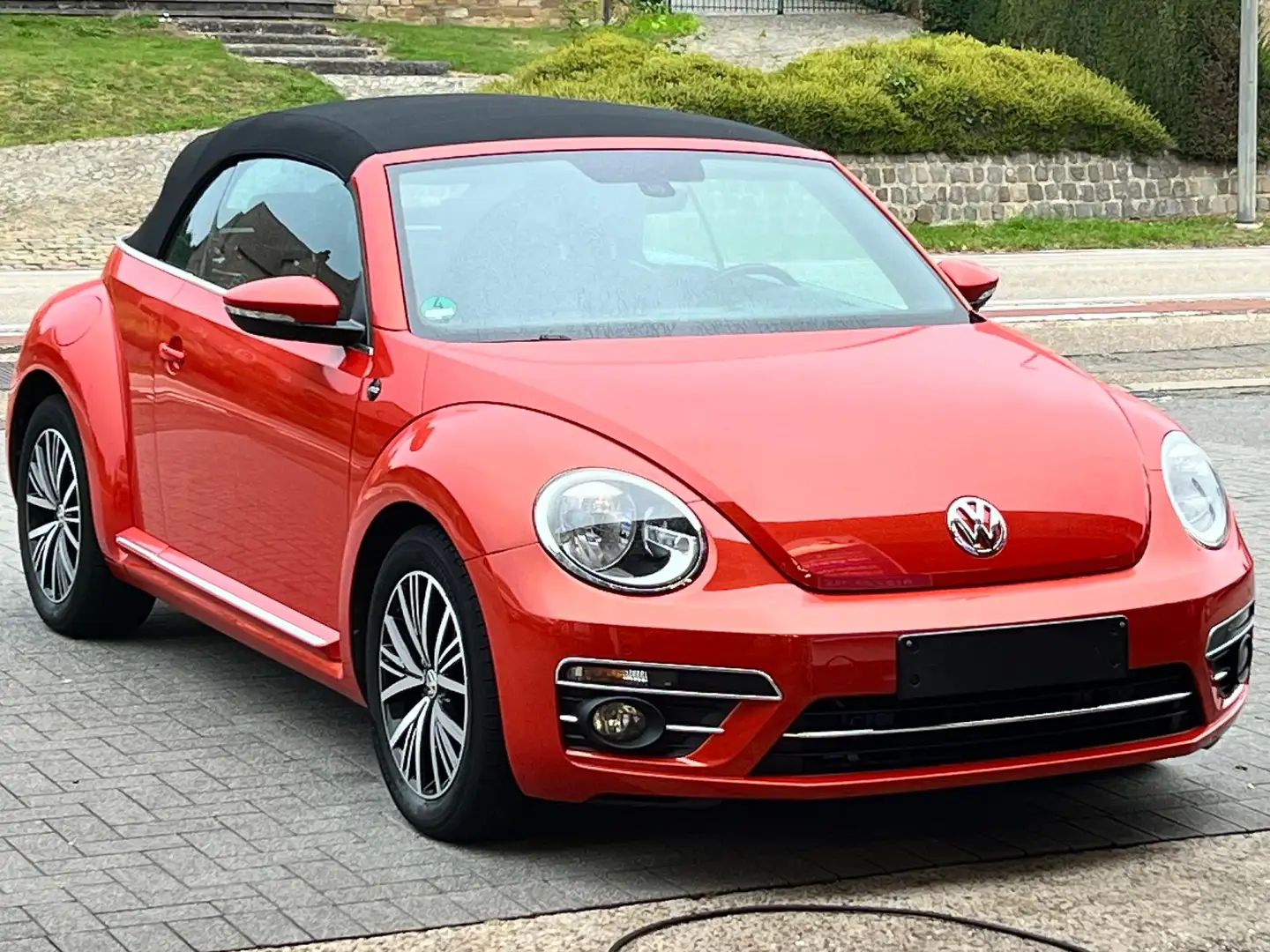 Volkswagen Beetle The Beetle Cabriolet 1.2 TSI (BlueMotion ) Sound Orange - 2