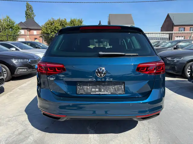 Volkswagen Passat view 6
