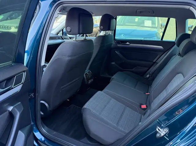Volkswagen Passat view 15