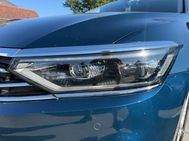 Volkswagen Passat view 10