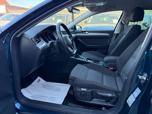 Volkswagen Passat view 13