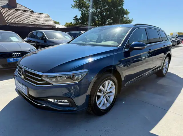 Volkswagen Passat view 9
