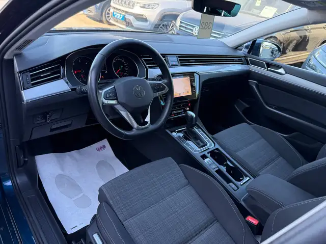 Volkswagen Passat view 14