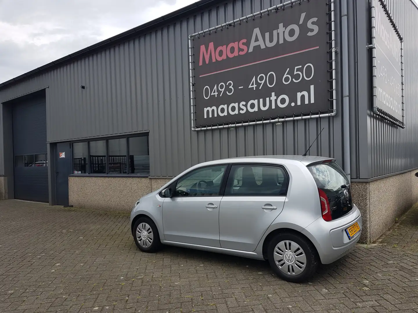 Volkswagen up! 1.0 move up! 5 deurs BlueMotion navigatie 1e eigen Gris - 2
