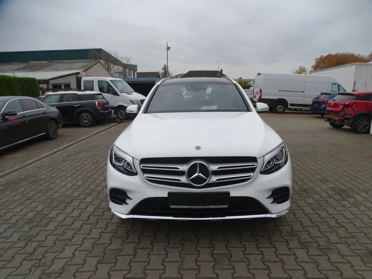 Mercedes-Benz GLC 250 4M AMG Line Panoramadach, LED, Navigation, Blanc - 2