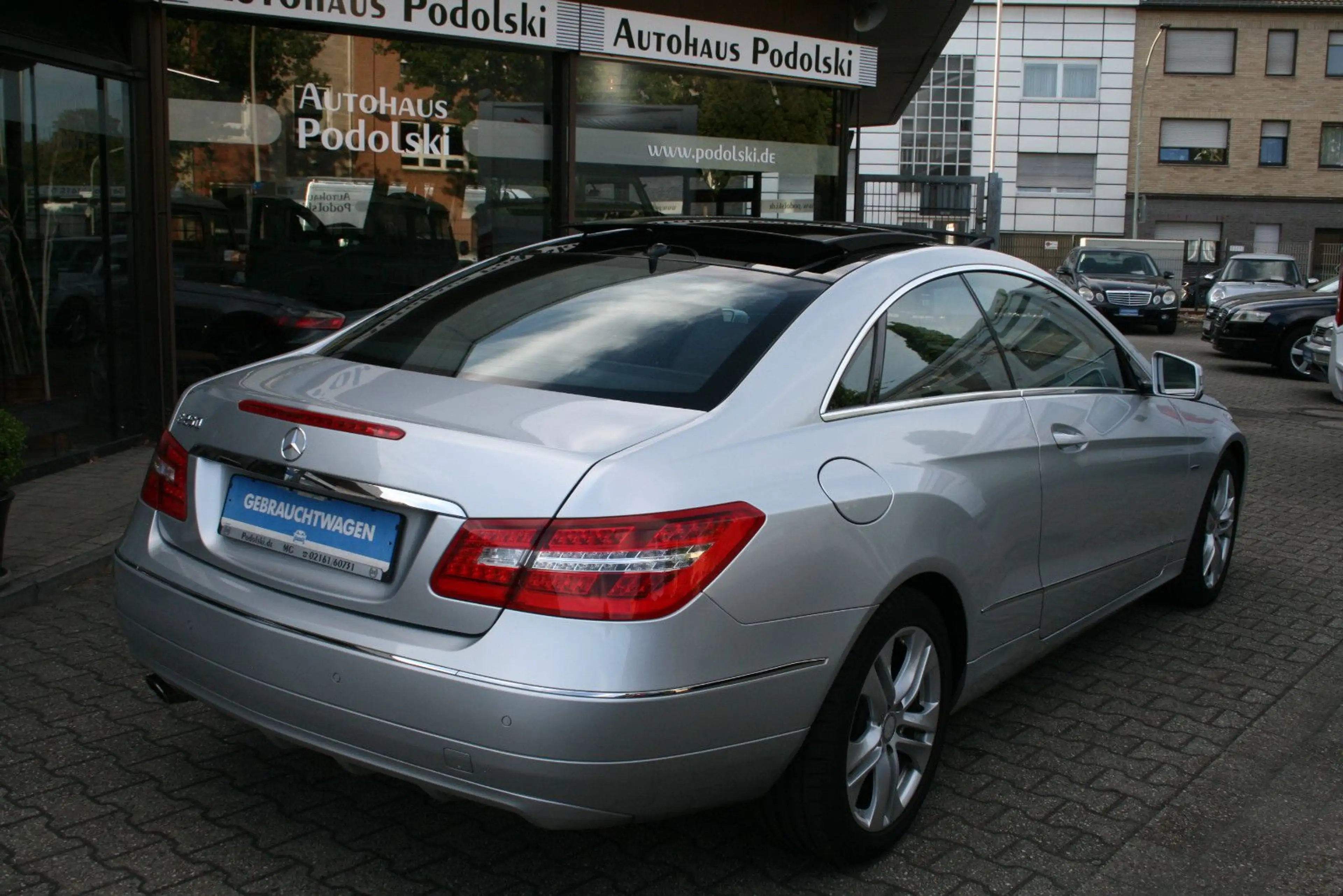 Mercedes-Benz E 250 E250 Autom BlueEfficiency Coupe | Pano|W/S Räder — photo 4