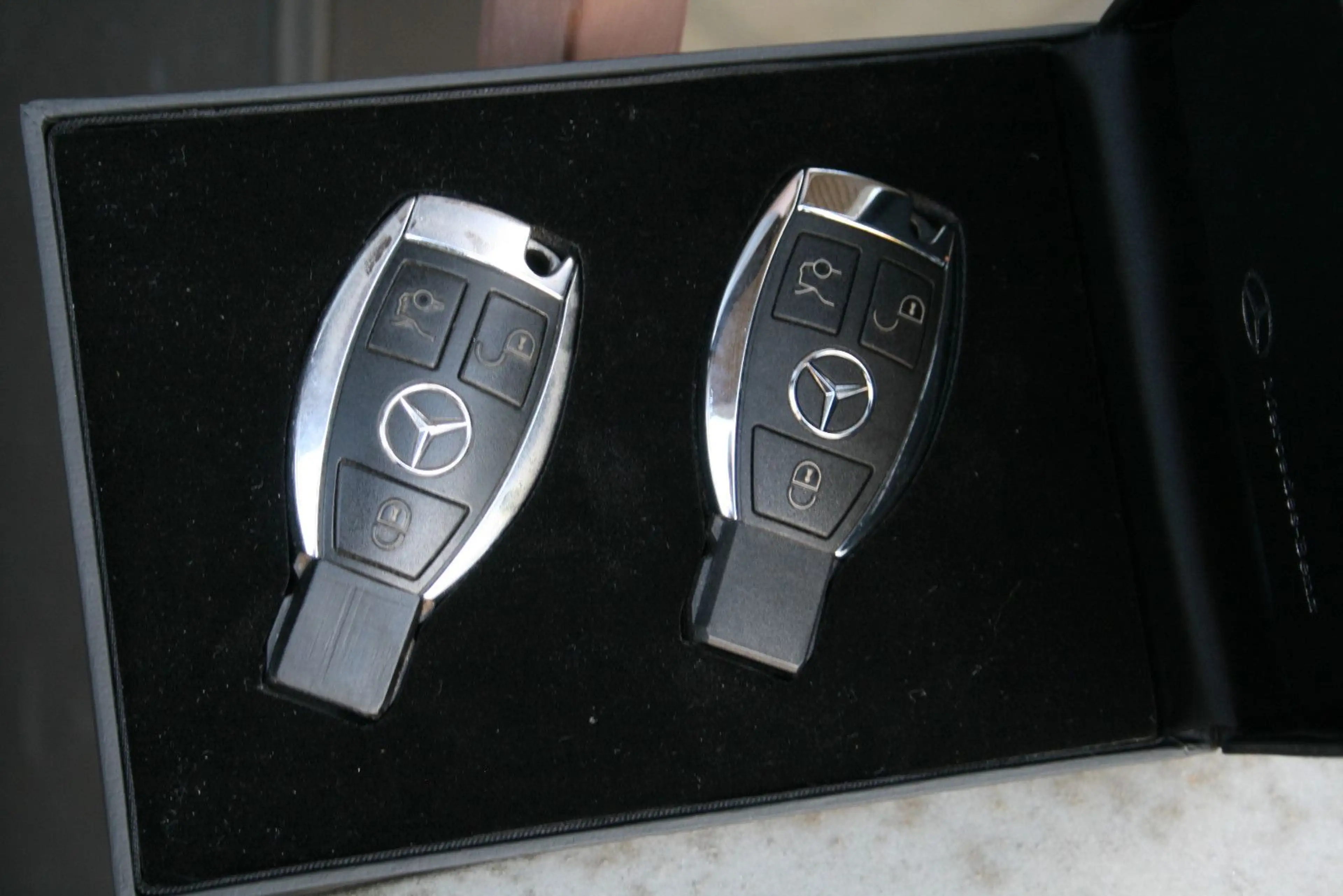 Mercedes-Benz E 250 E250 Autom BlueEfficiency Coupe | Pano|W/S Räder — photo 21