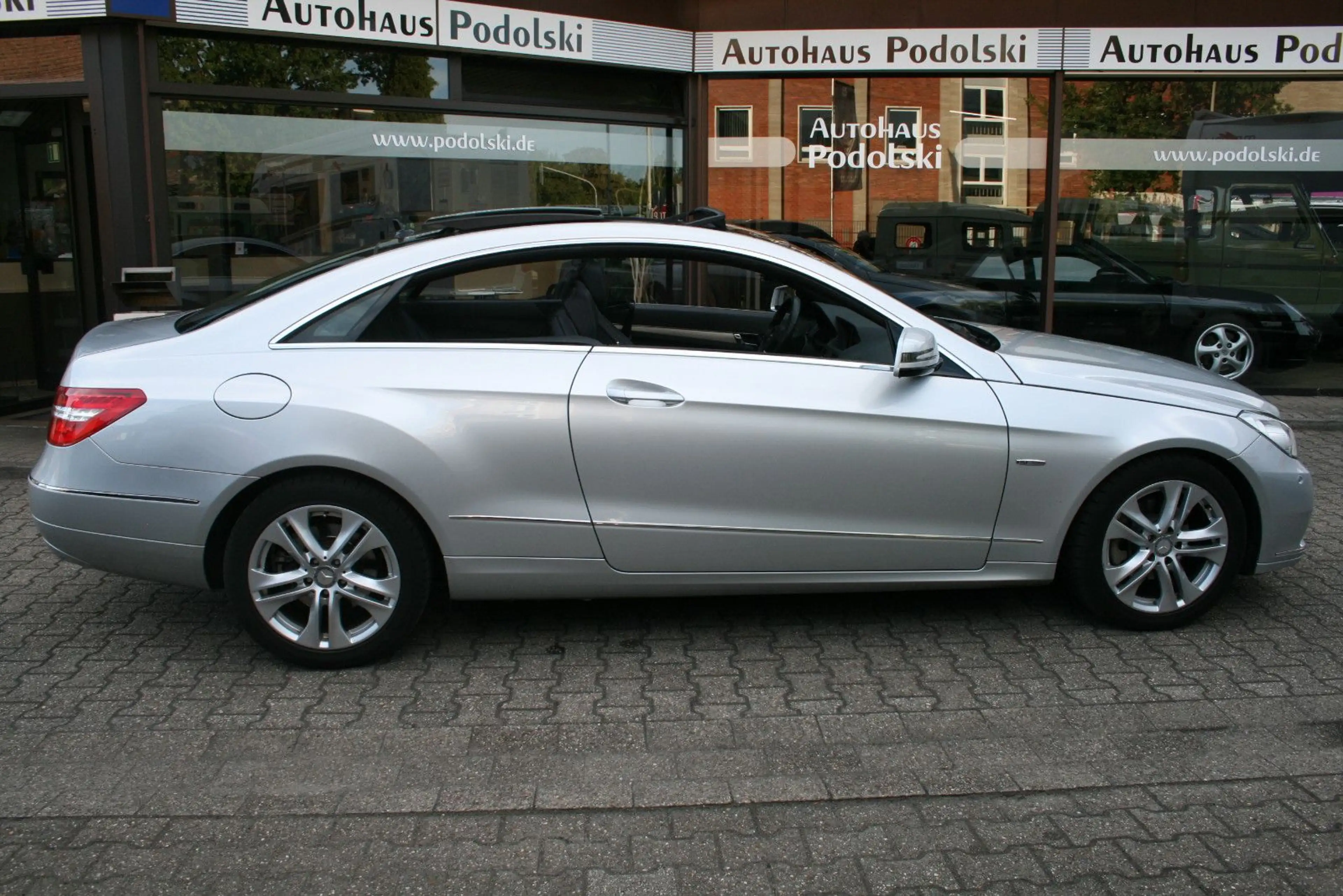 Mercedes-Benz E 250 E250 Autom BlueEfficiency Coupe | Pano|W/S Räder — photo 25