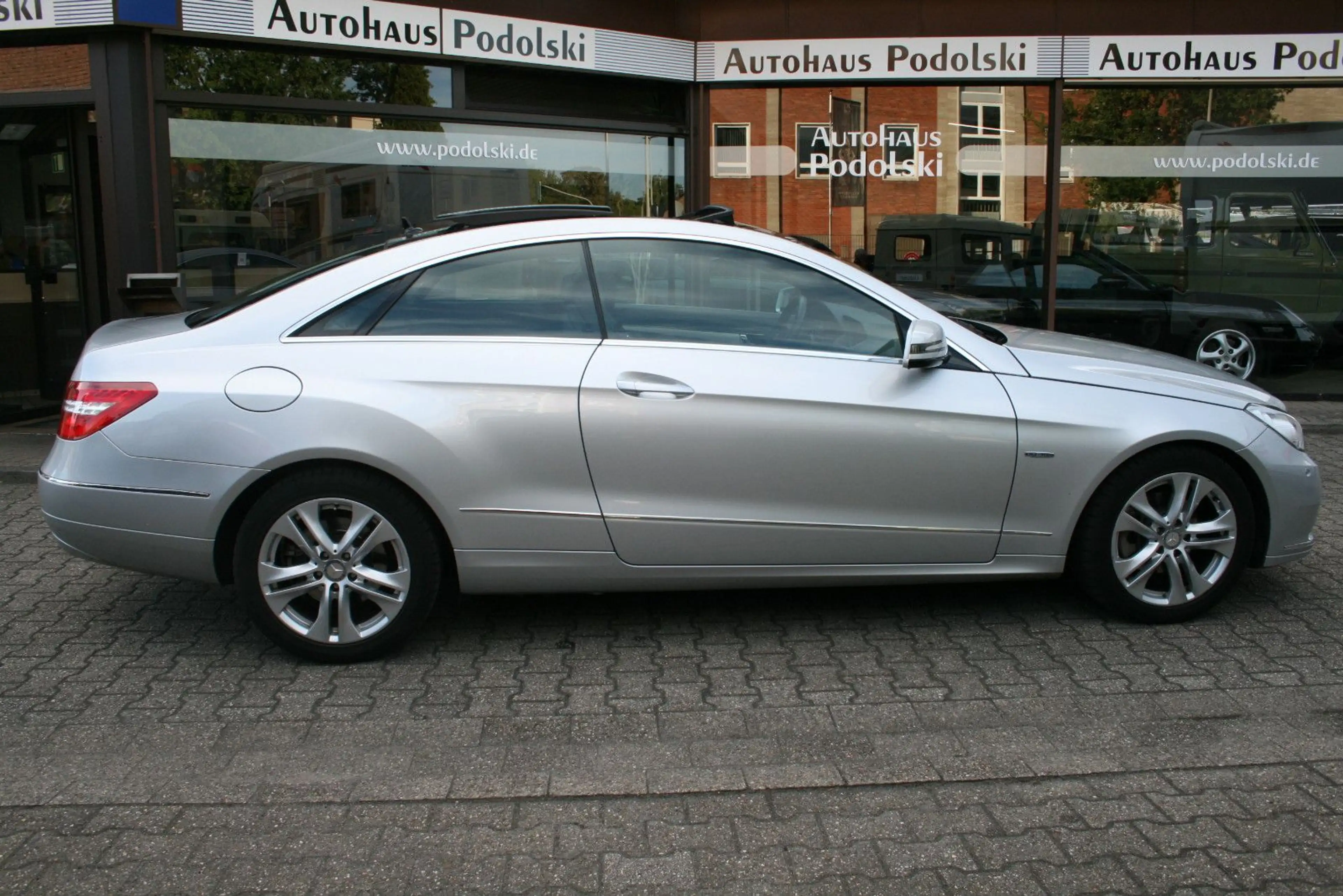 Mercedes-Benz E 250 E250 Autom BlueEfficiency Coupe | Pano|W/S Räder — photo 24
