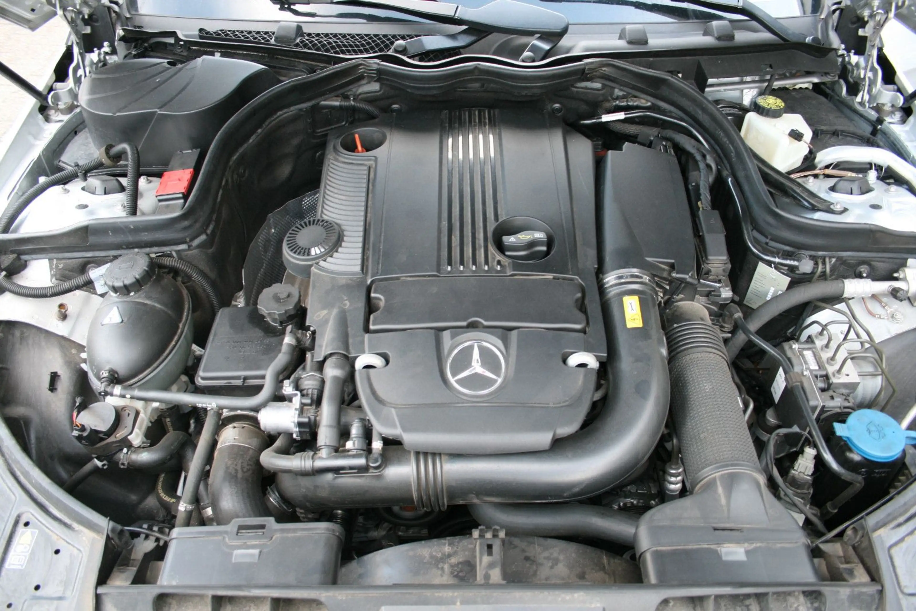 Mercedes-Benz E 250 E250 Autom BlueEfficiency Coupe | Pano|W/S Räder — photo 19