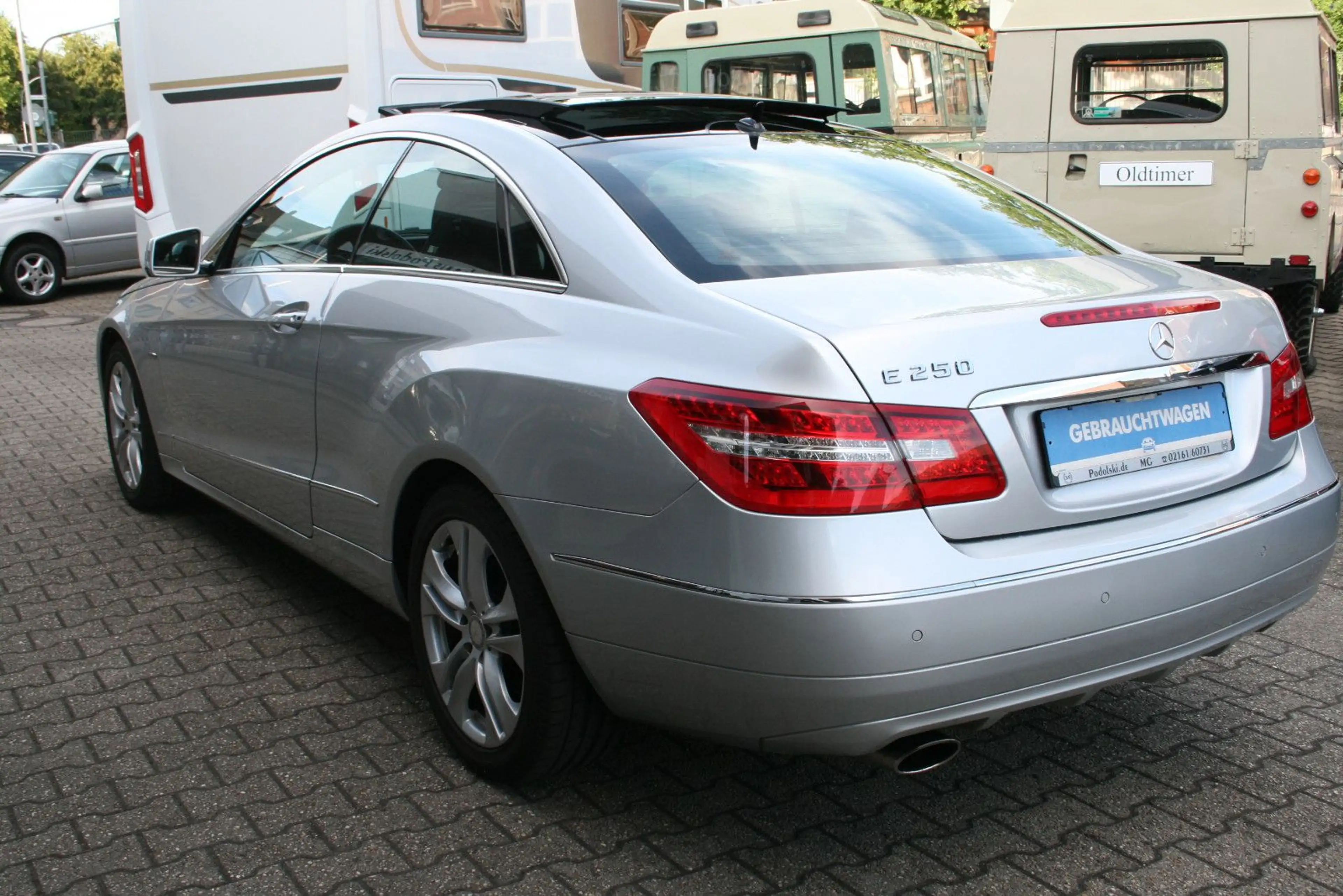 Mercedes-Benz E 250 E250 Autom BlueEfficiency Coupe | Pano|W/S Räder — photo 3