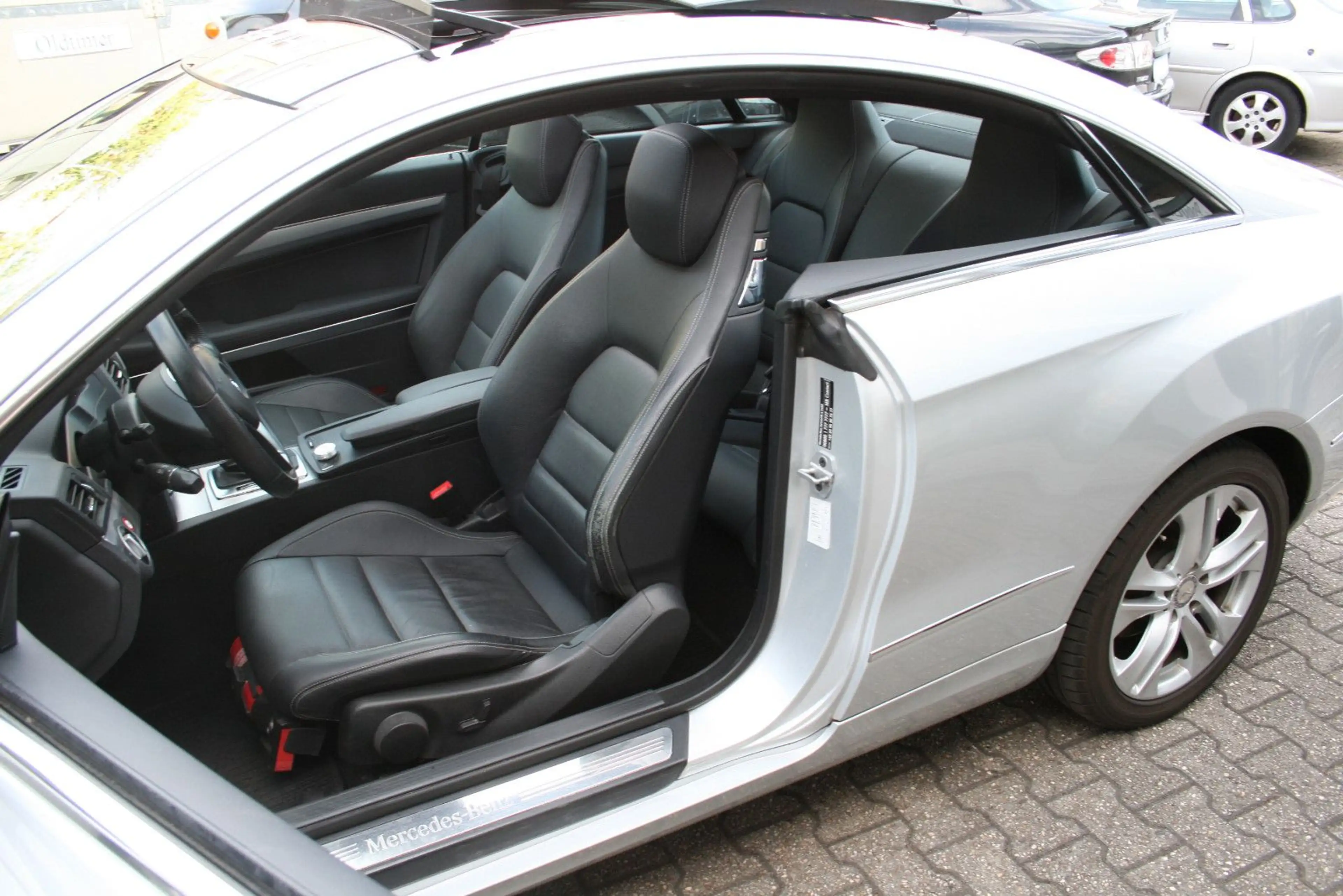 Mercedes-Benz E 250 E250 Autom BlueEfficiency Coupe | Pano|W/S Räder — photo 6