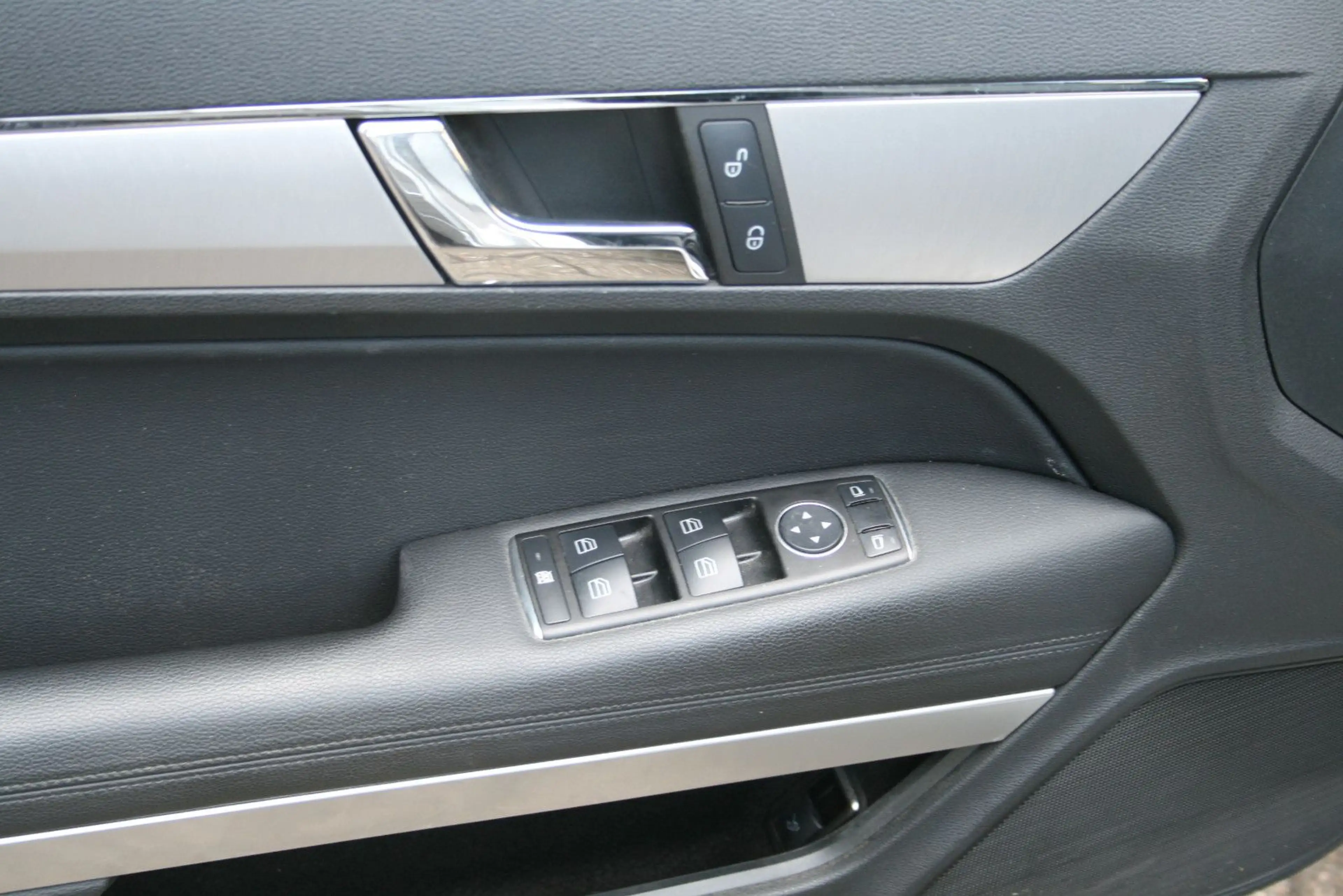 Mercedes-Benz E 250 E250 Autom BlueEfficiency Coupe | Pano|W/S Räder — photo 7