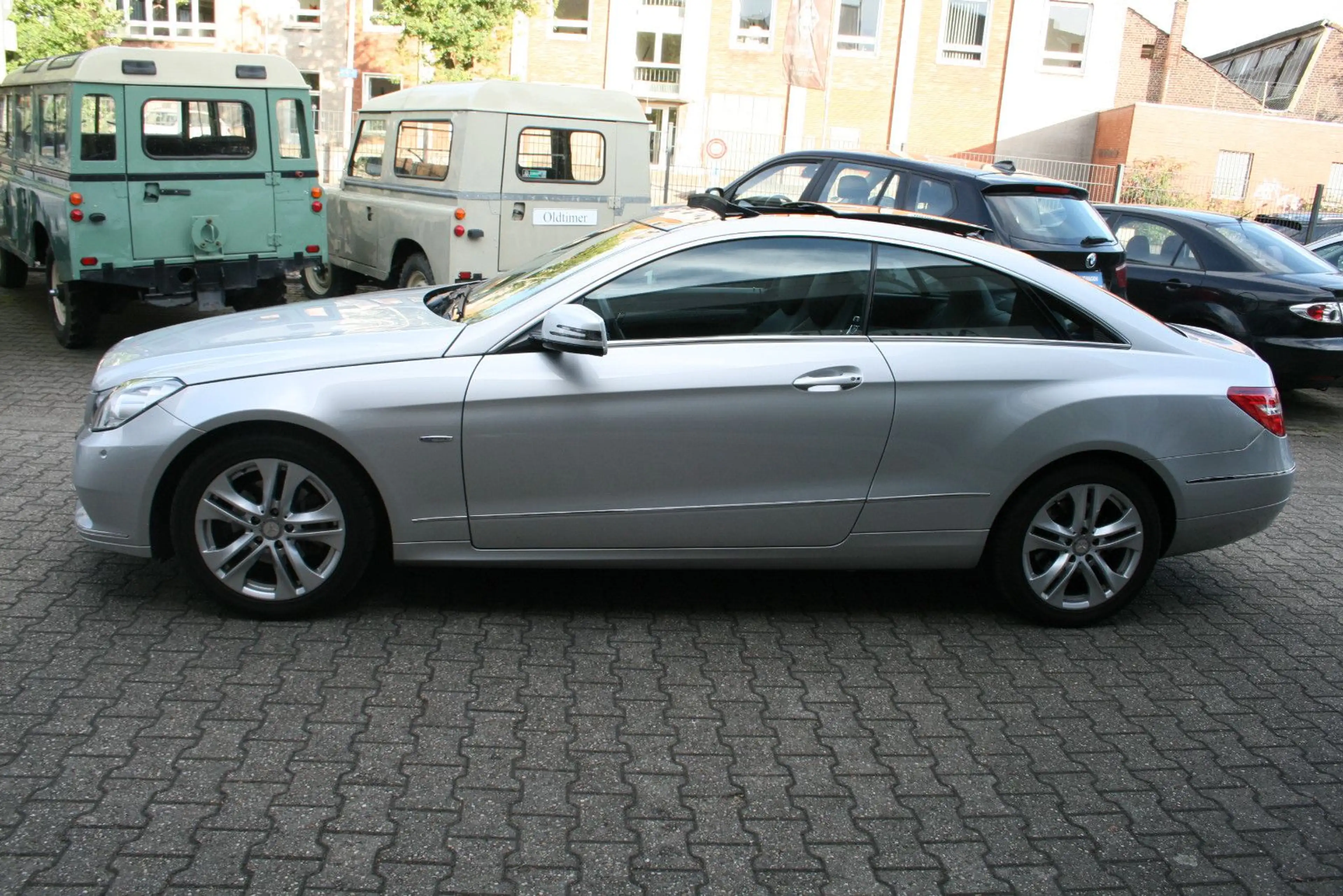 Mercedes-Benz E 250 E250 Autom BlueEfficiency Coupe | Pano|W/S Räder — photo 23