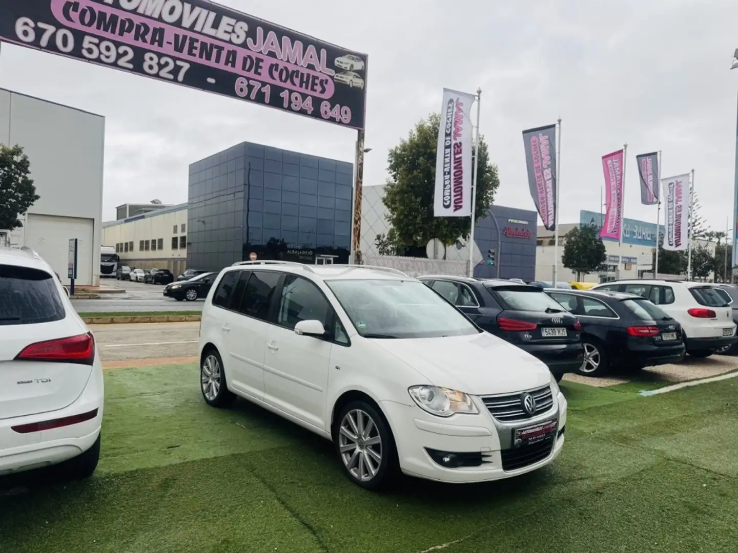 Volkswagen Touran 1.9TDI Advance DSG 105 - 1