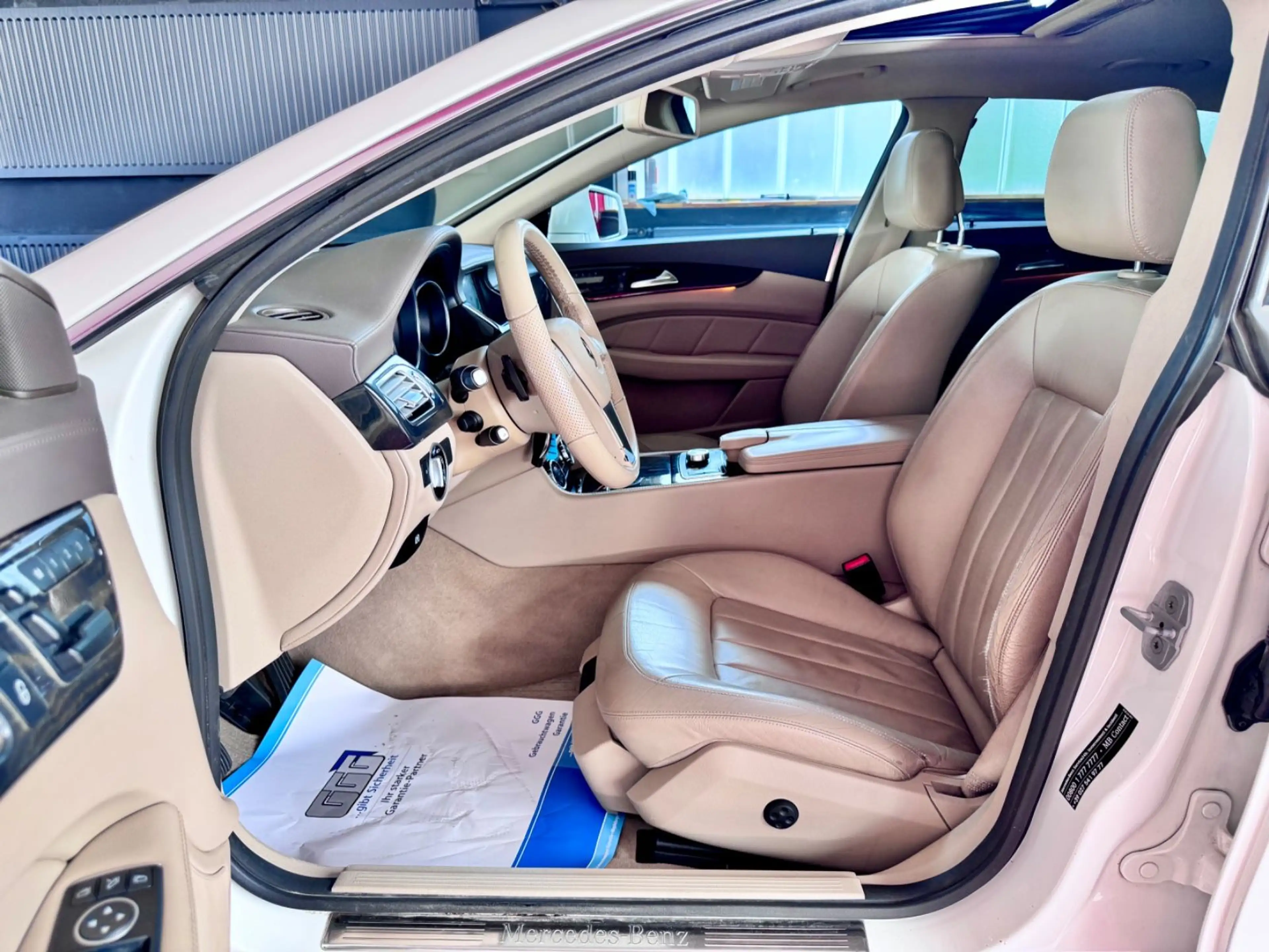 Mercedes-Benz CLS 350 4Matic Glasdach ILS Airmatic AHK 19" — photo 10