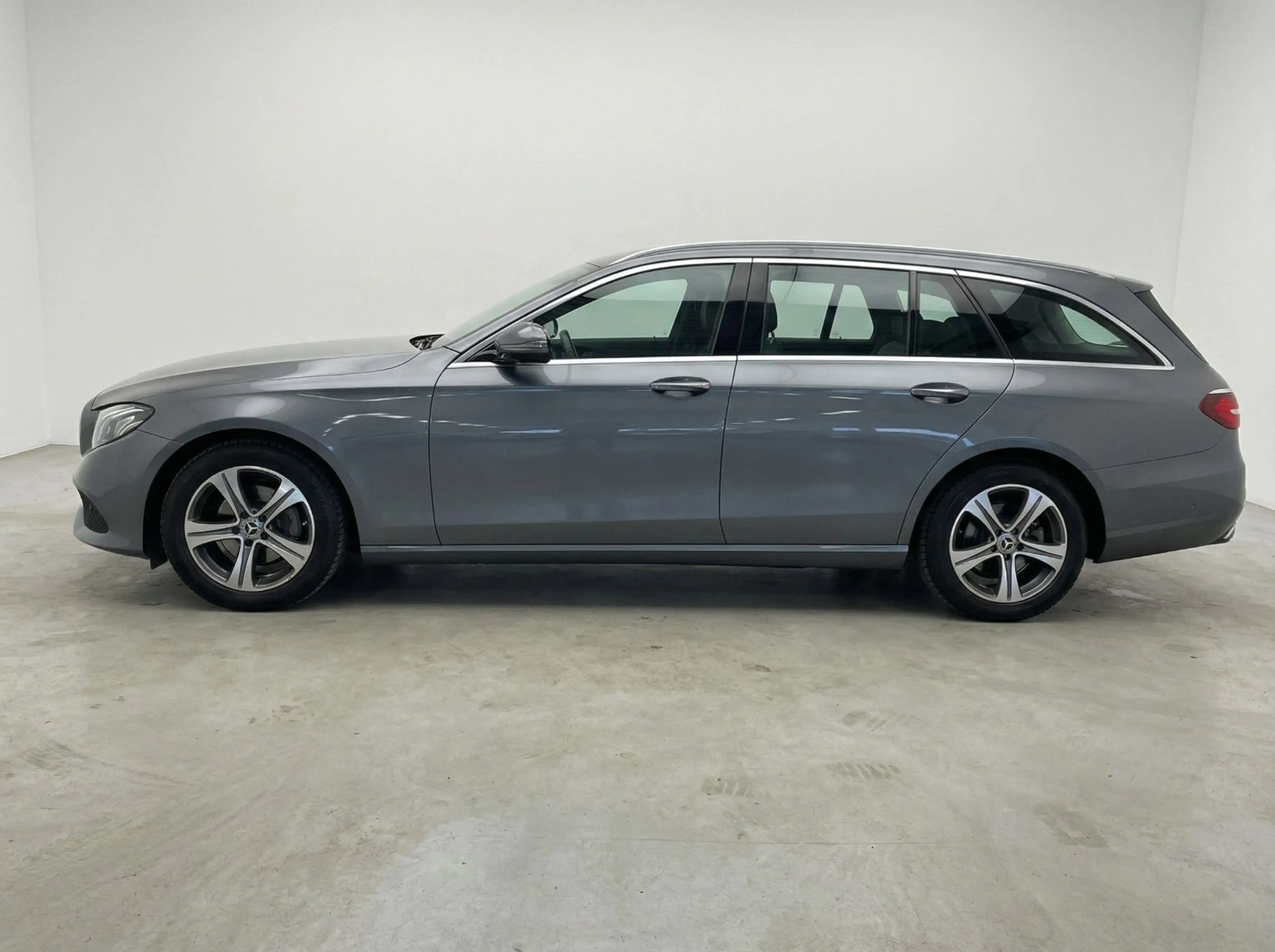 Mercedes-Benz E 200 Aut, GARANTIE, LED, Teilleder, PDC+RFK,S.H — photo 4