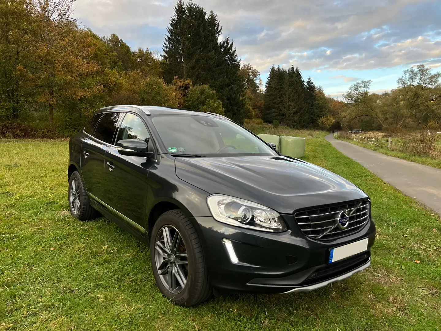 Volvo XC60 Volvo XC60 D5 XC 60 5-Zylinder 2,4 l Grau - 1