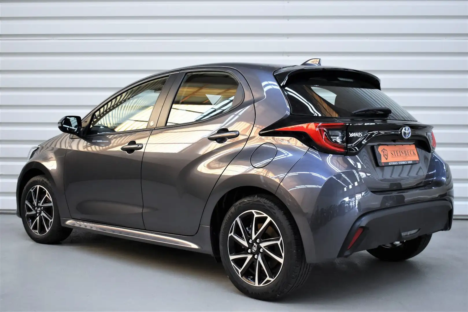 Toyota Yaris Hybrid Team+1.Hand+LED+Kamera+Keyless Grau - 2