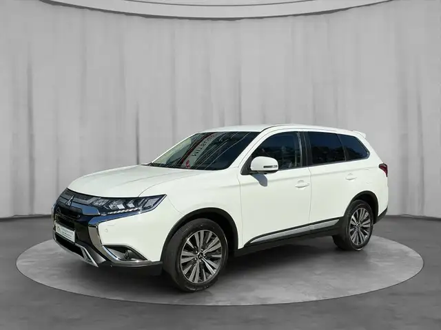 Mitsubishi Outlander 2.0 CVT Allrad 4WD 7 Sitzer