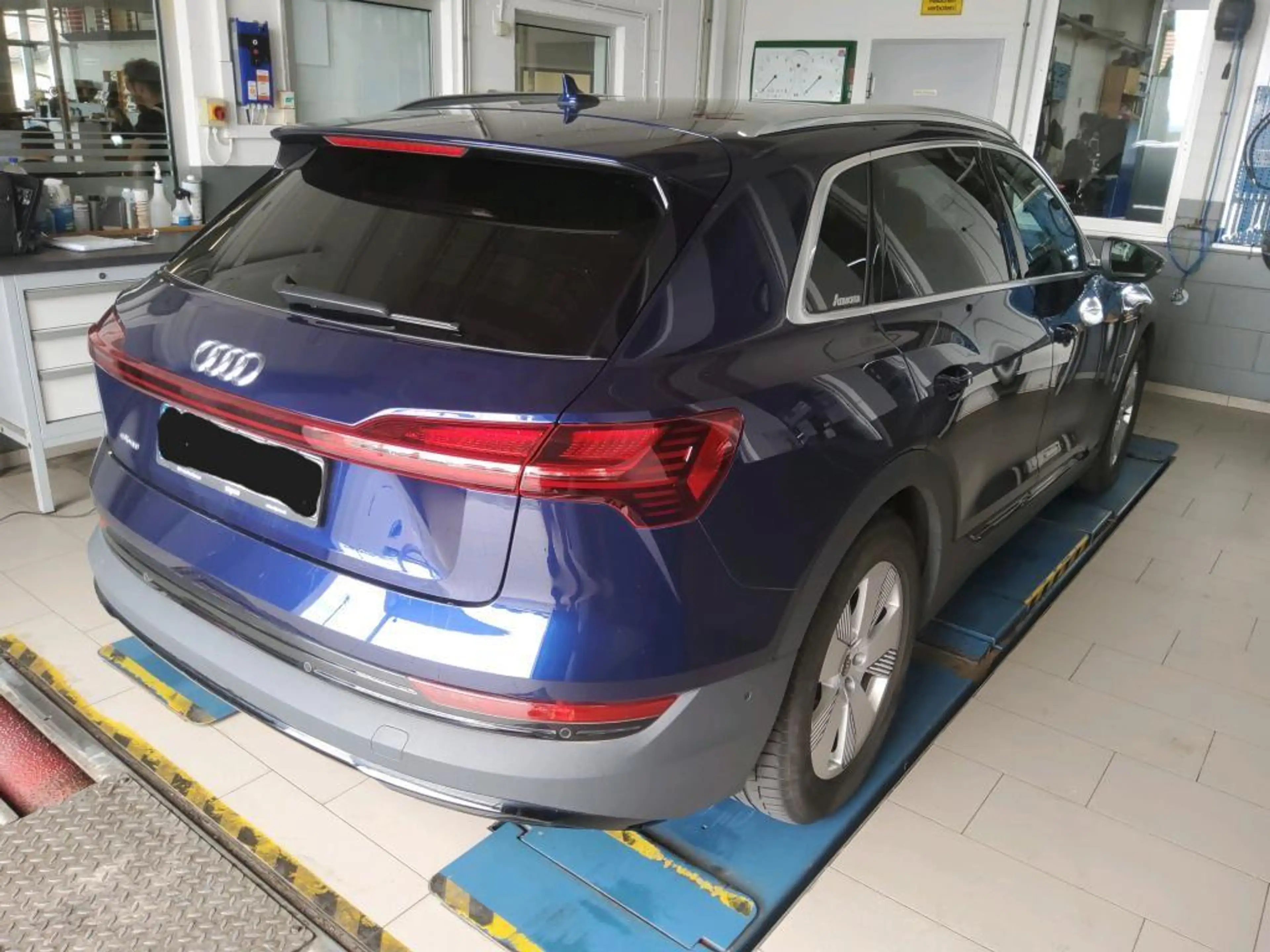 Audi e-tron 55 QUATTRO LED/ACC/AHK/NAVI/DAB/AIR-SUS — photo 9