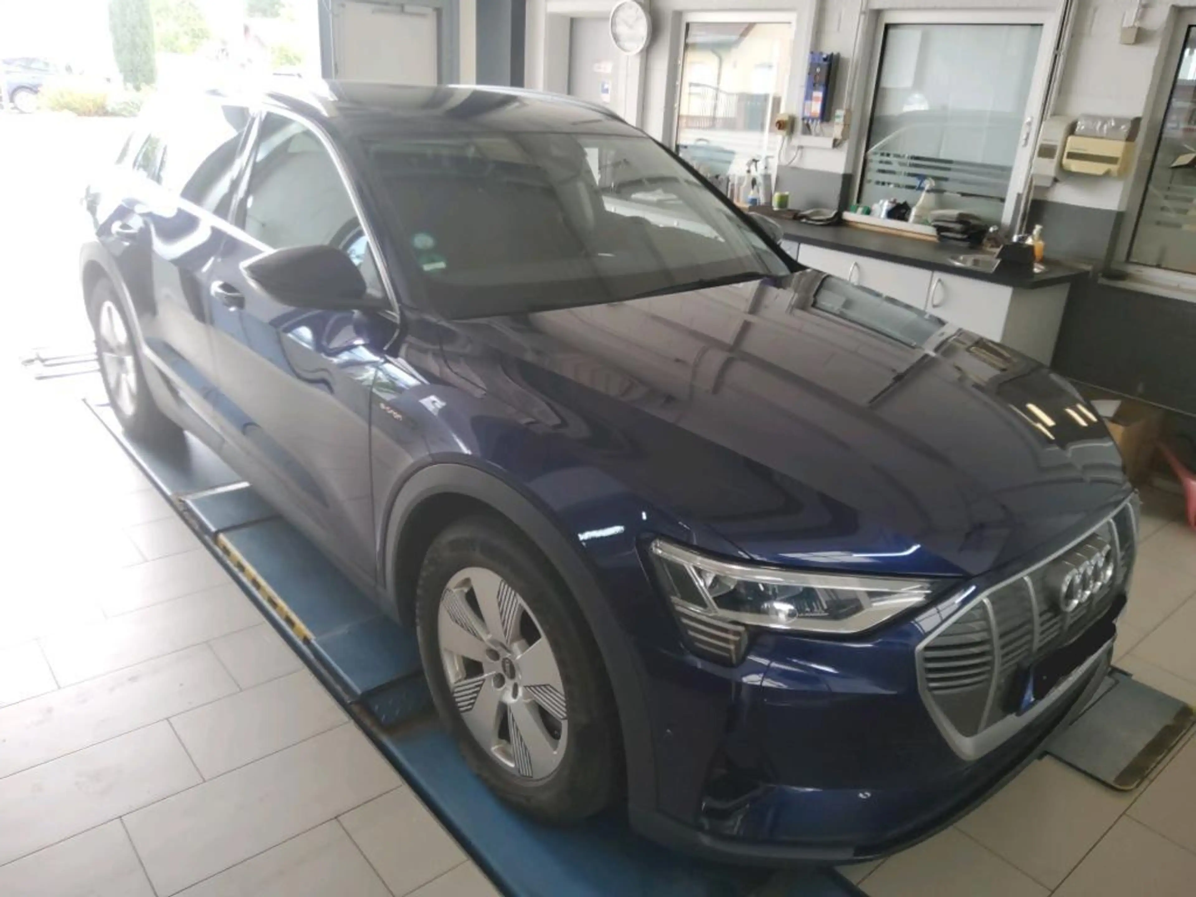 Audi e-tron 55 QUATTRO LED/ACC/AHK/NAVI/DAB/AIR-SUS — photo 7