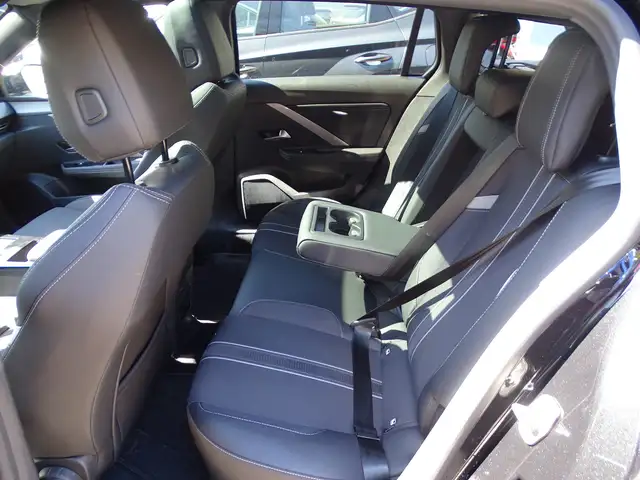 Opel Astra view 7
