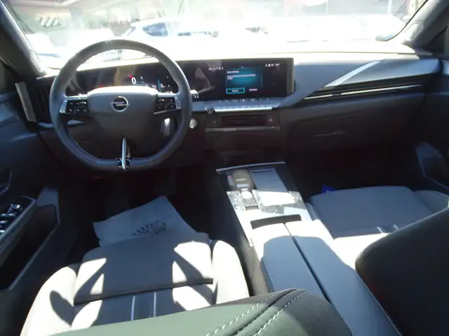 Opel Astra view 8