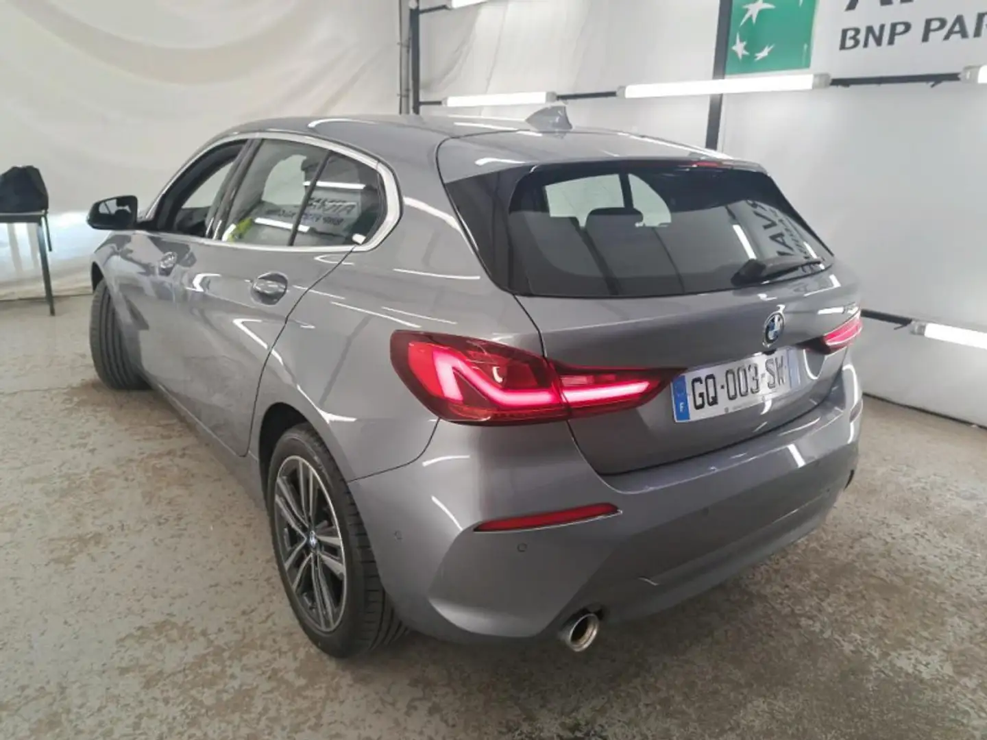 BMW 116 (F40) 116IA 109CH BUSINESS DESIGN DKG7 Gris - 2