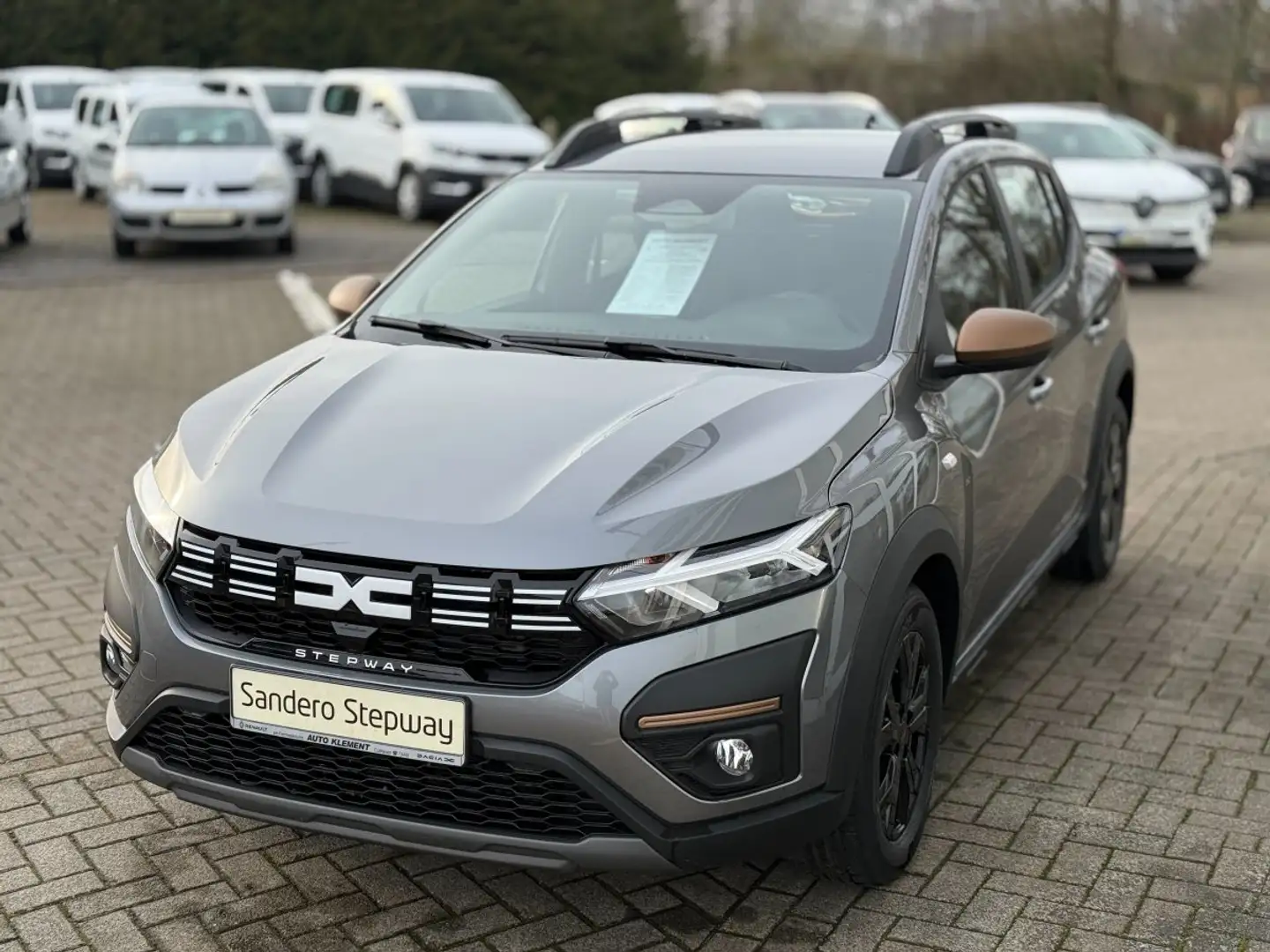 Dacia Sandero Stepway Extreme TCe 90 CVT Automatik, Klimaautomat Grau - 2